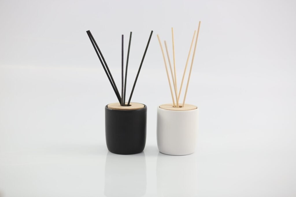 Custom Luxury Aroma Ceramic Reed Diffuser with Rattan Sticks