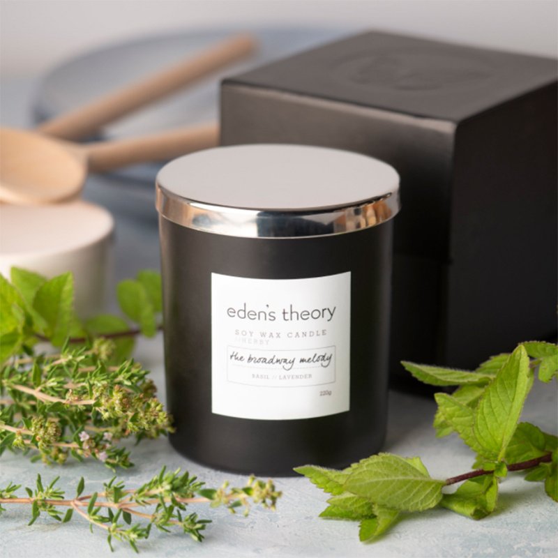 Custom Luxury Black Frosted Glass Jar Scented Candle with Metal Lid