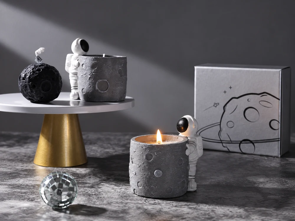 Lunar Astronaut Scented Candle Gift Set