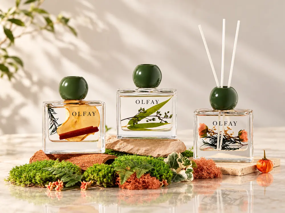 Botanical Glass Reed Diffuser with Green Stopper view 1