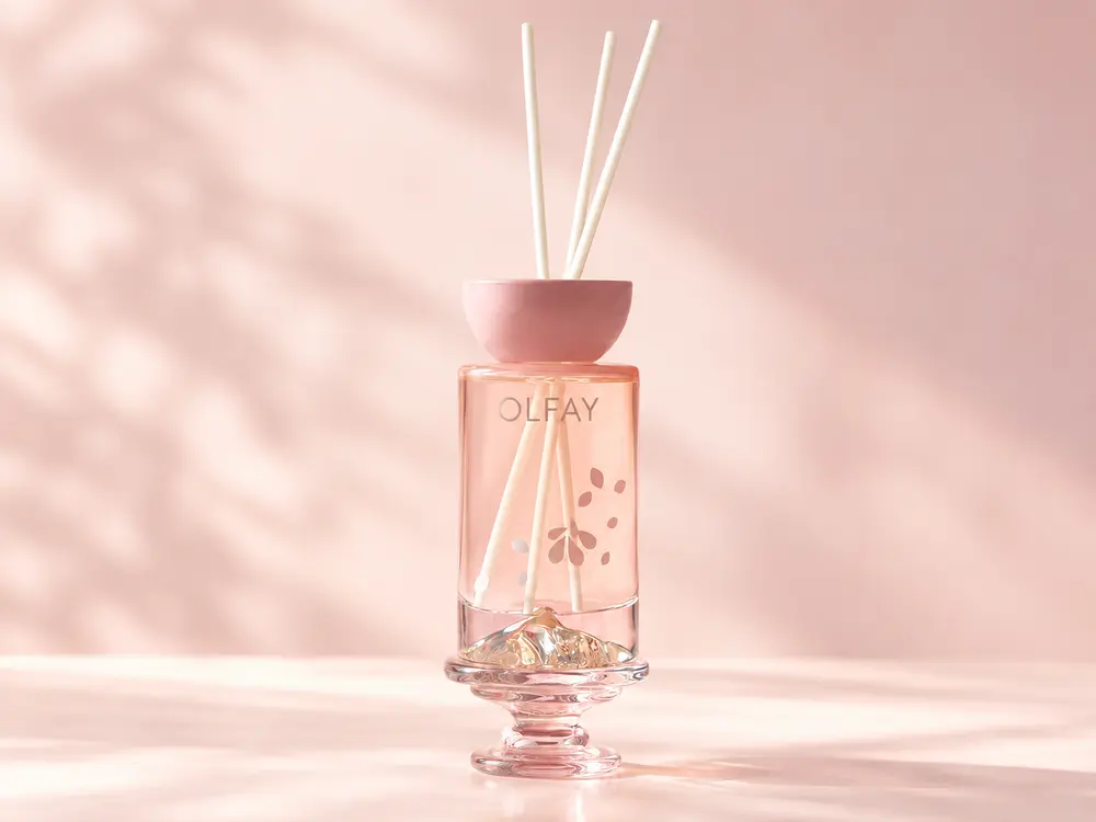 Floral Glass Reed Diffuser with Pink Collar for private label manufacturing
