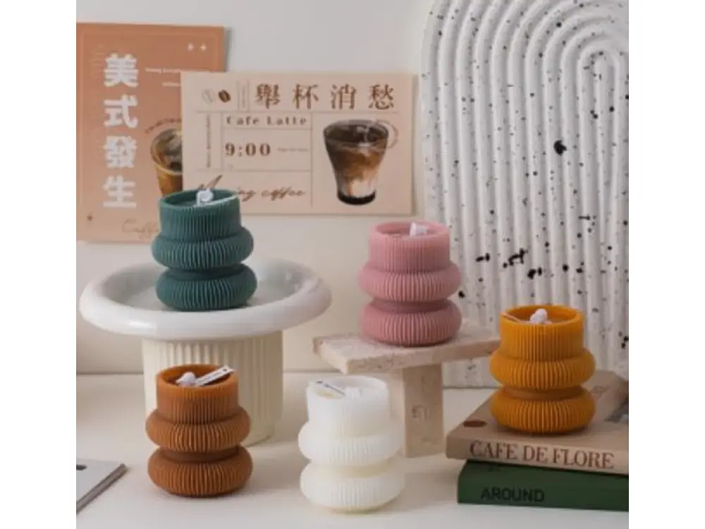 Ribbed Ring-Stack Candle